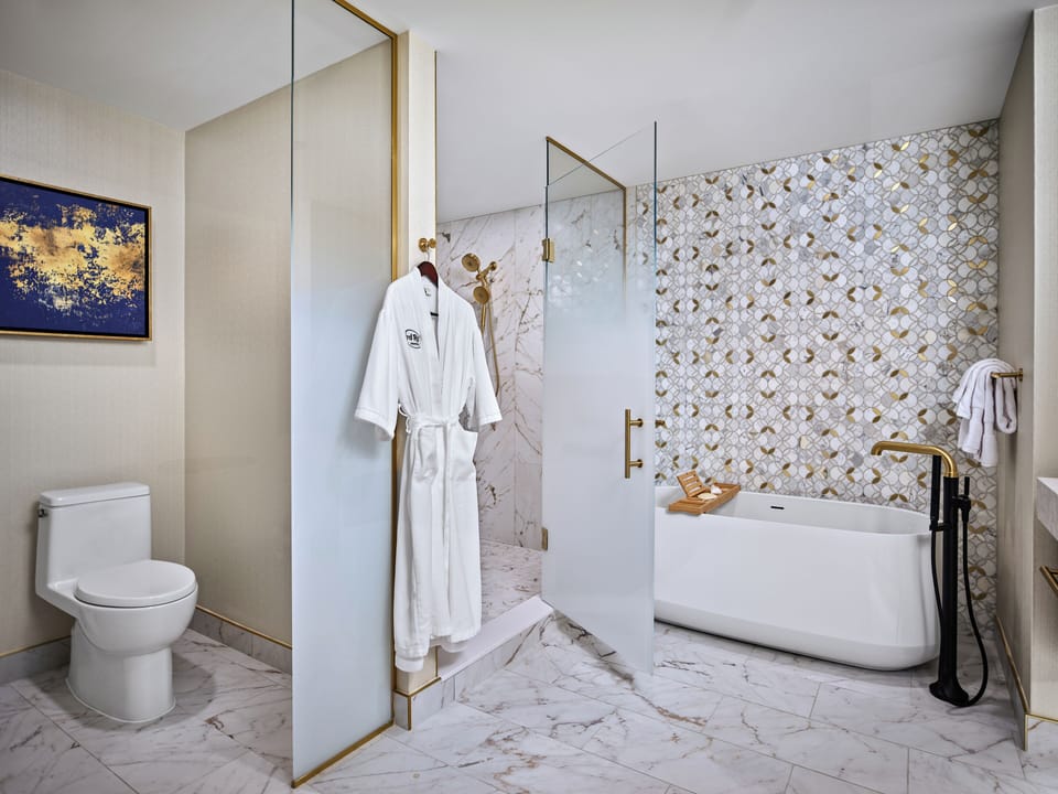 Superior Suite, 1 King Bed, Corner | Bathroom | Hair dryer, bathrobes, slippers, towels