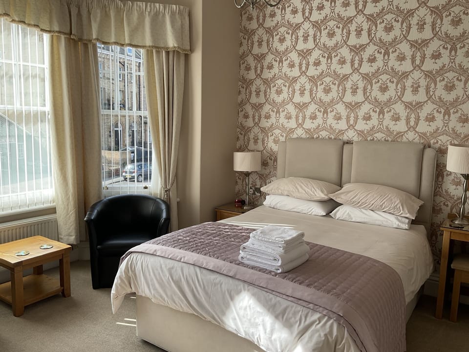 Superior Double Room, Ensuite (1st floor, Front of house)