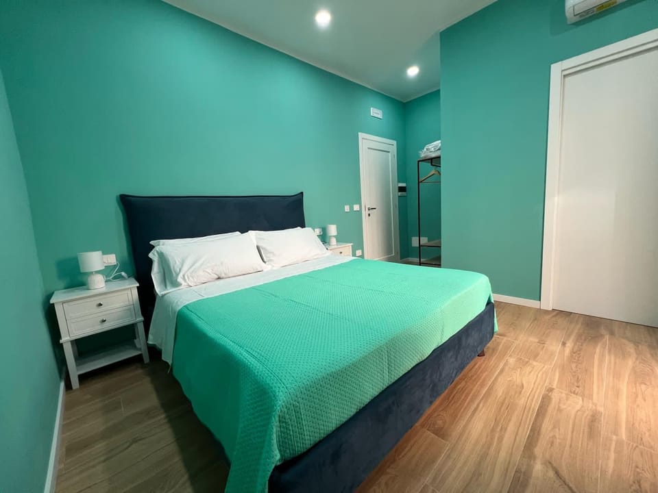 Room, Private Bathroom | Pillowtop beds, minibar, desk, laptop workspace