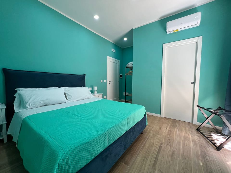 Room, Private Bathroom | Pillowtop beds, minibar, desk, laptop workspace