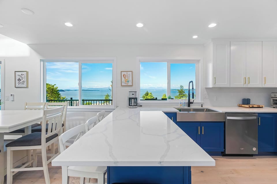 Deluxe House, Lake View | Private kitchen