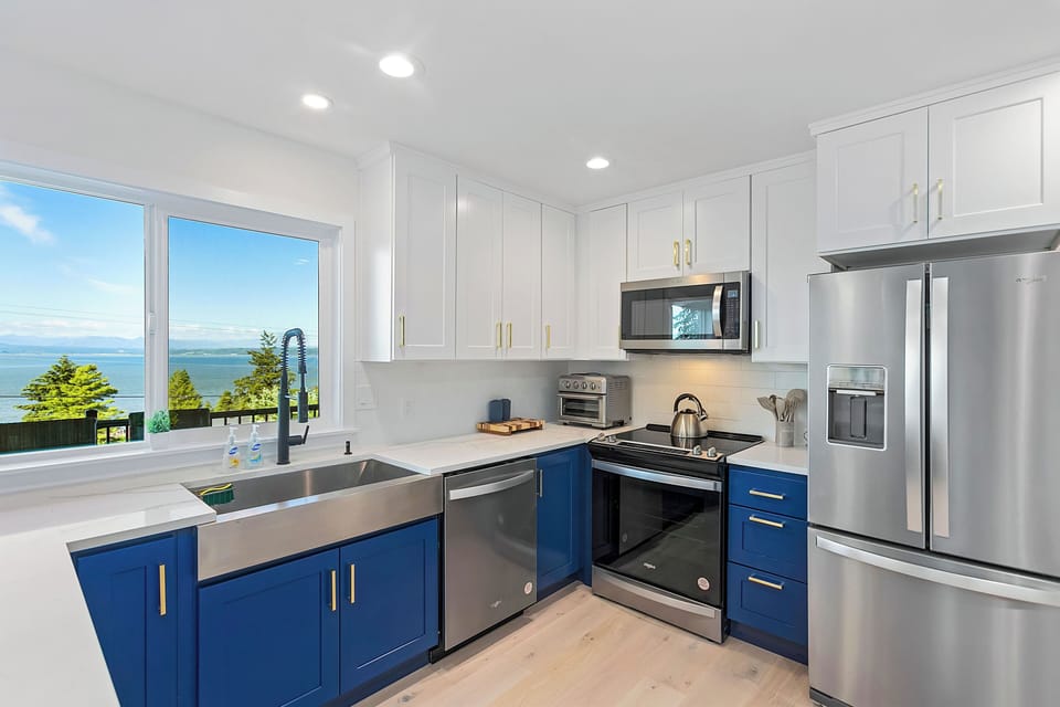 Deluxe House, Lake View | Private kitchen
