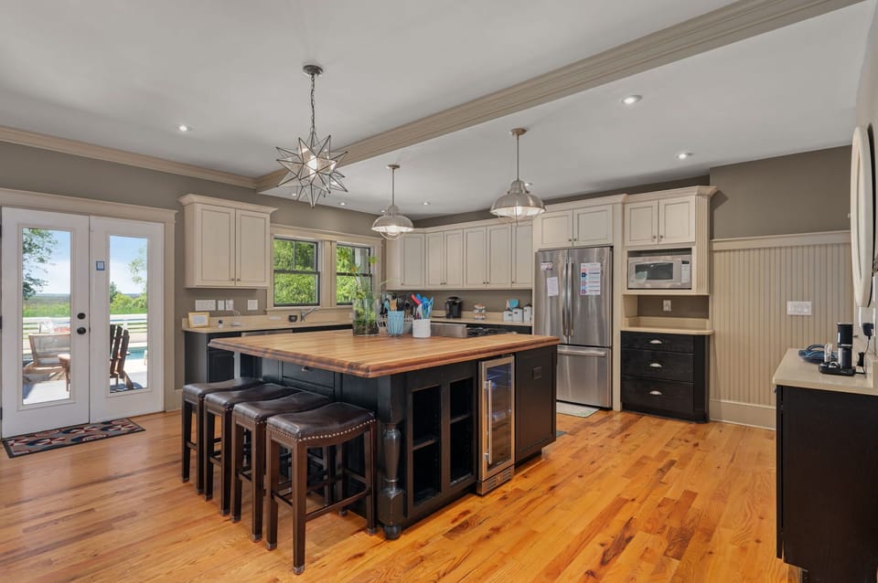 CC318: OBX Rays | LL Kitchen Area - Island Seating for 4, Pool Deck Access