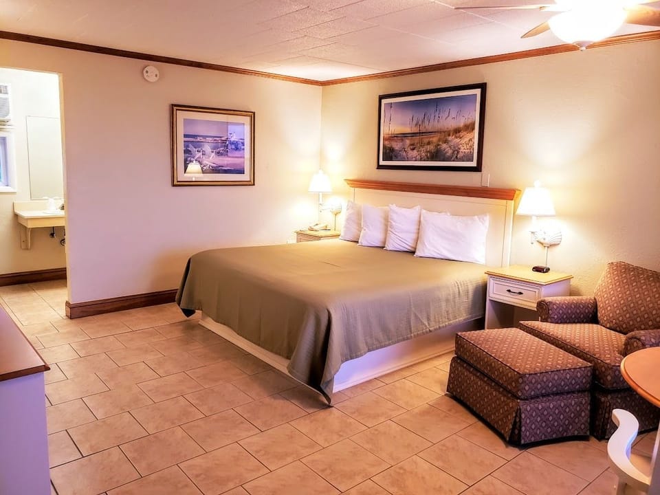 Iron/ironing board, free WiFi, bed sheets