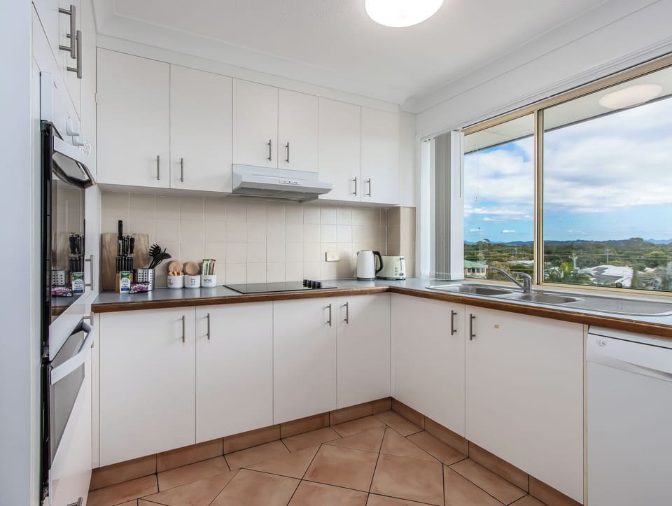 Apartment, 2 Bedrooms | Private kitchen | Full-size fridge, microwave, oven, stovetop