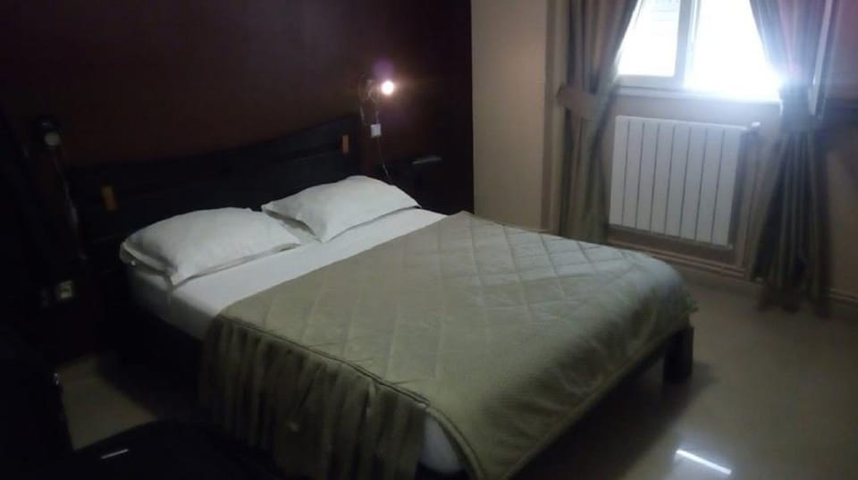 Double Room | Premium bedding, desk, iron/ironing board (on request), WiFi (free)