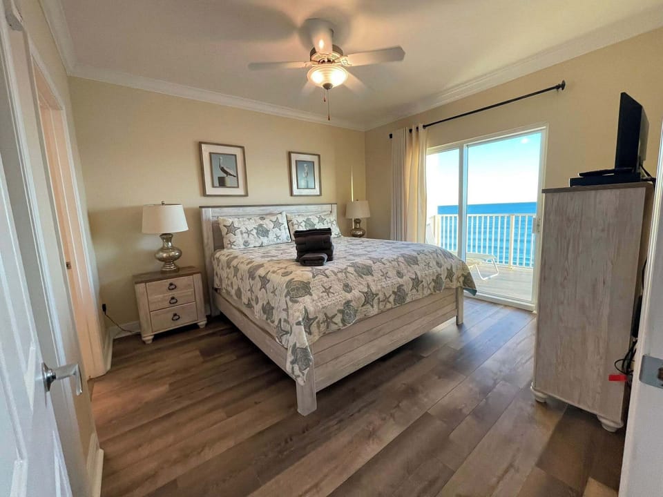 Master Bedroom, King bed, direct beachfront views.