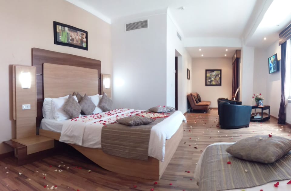 Blackout drapes, WiFi (free)