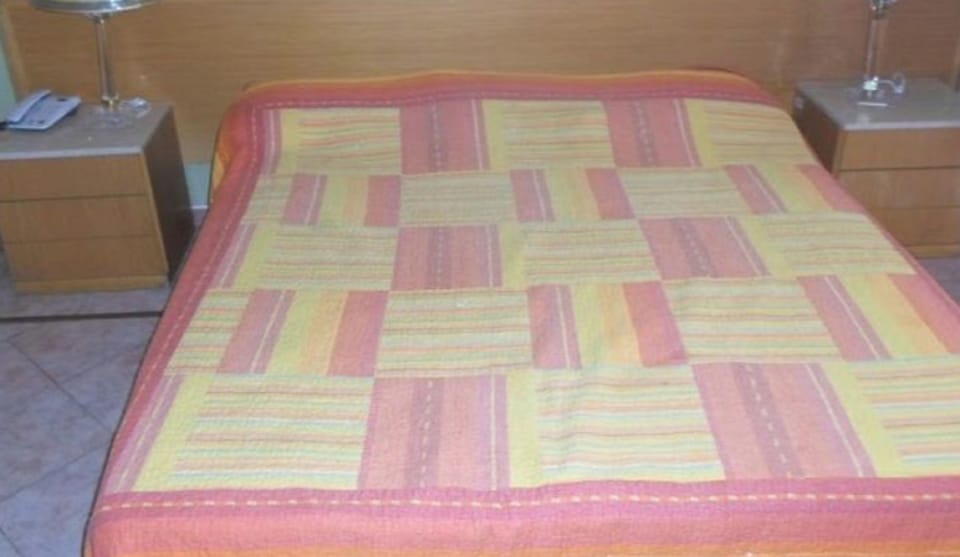 Standard Room | Minibar, rollaway beds (surcharge), WiFi (free)