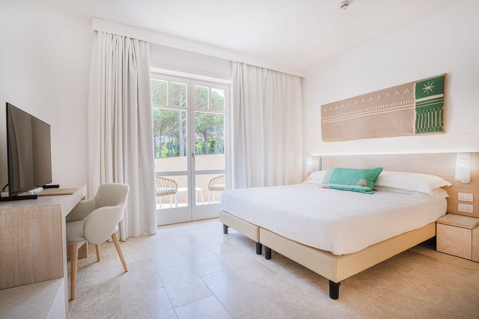 Design Room | Minibar, desk, free WiFi, bed sheets