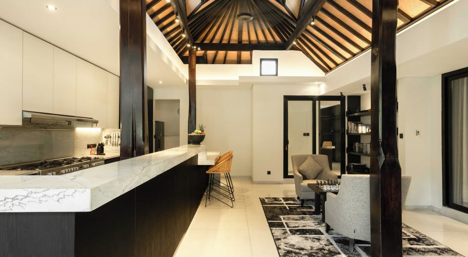 Villa, 5 Bedrooms | Private kitchen | Fridge, microwave, oven, stovetop