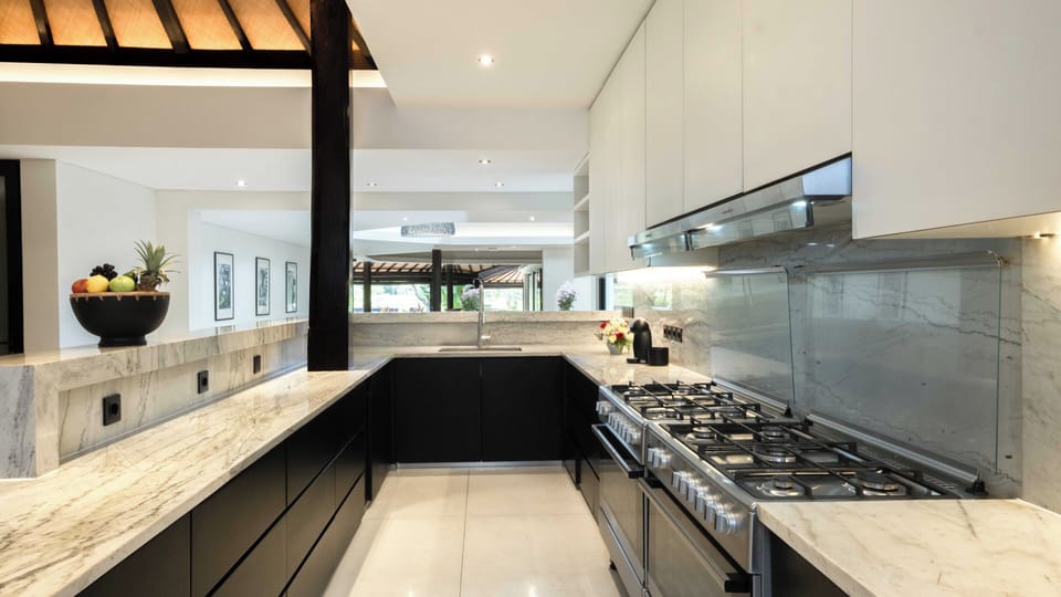 Villa, 5 Bedrooms | Private kitchen | Fridge, microwave, oven, stovetop
