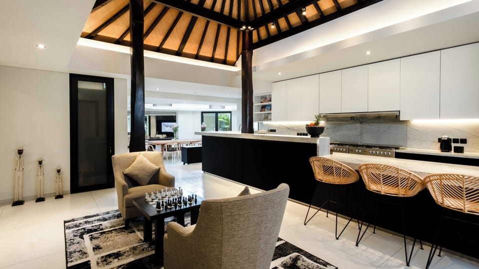 Villa, 5 Bedrooms | Private kitchen | Fridge, microwave, oven, stovetop