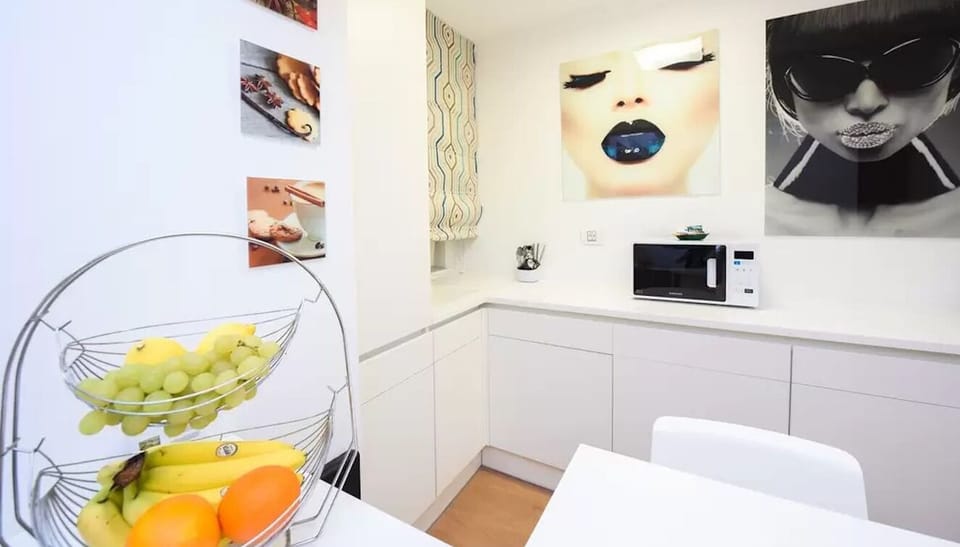 Economy Apartment, Non Smoking | Private kitchen | Full-size fridge, microwave, oven, stovetop