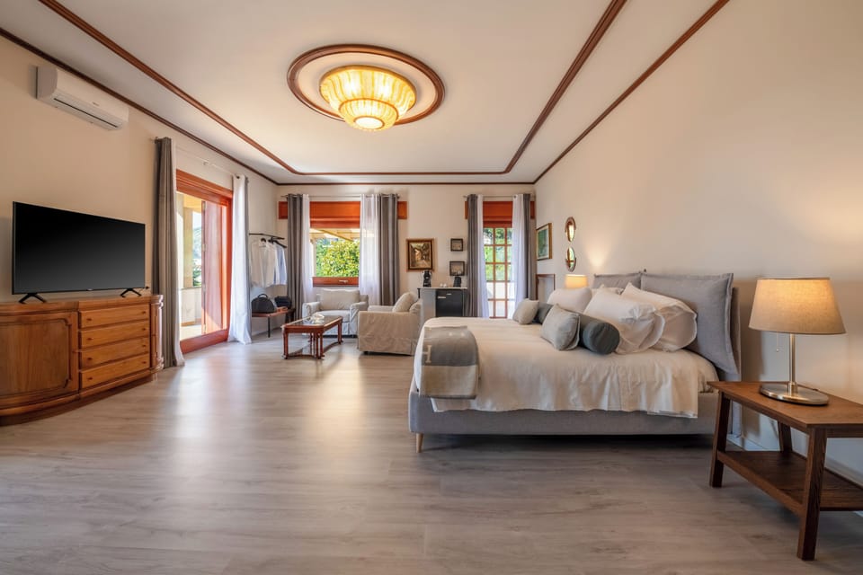 Superior Room, Garden View | Hypo-allergenic bedding, down comforters, minibar, in-room safe