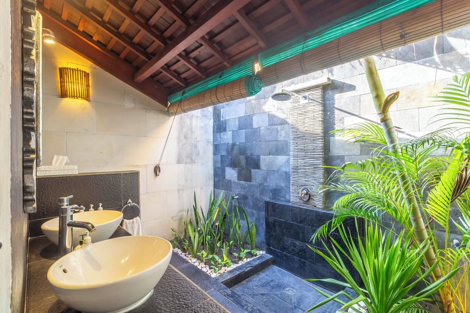Mango Garden Villa | Bathroom | Shower, hair dryer, towels, soap