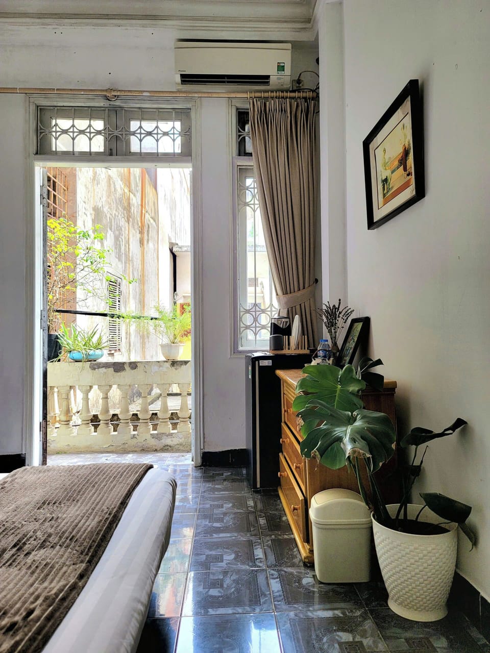Blackout drapes, iron/ironing board, free WiFi, bed sheets