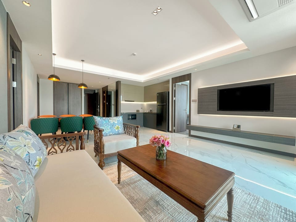 Executive Three Bedroom Suite City View or River View | Living area | 49-inch Smart TV with digital channels, fireplace