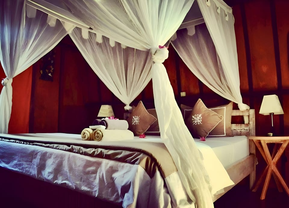 Signature Double Room, Garden View | Minibar, in-room safe, WiFi (free), individually decorated
