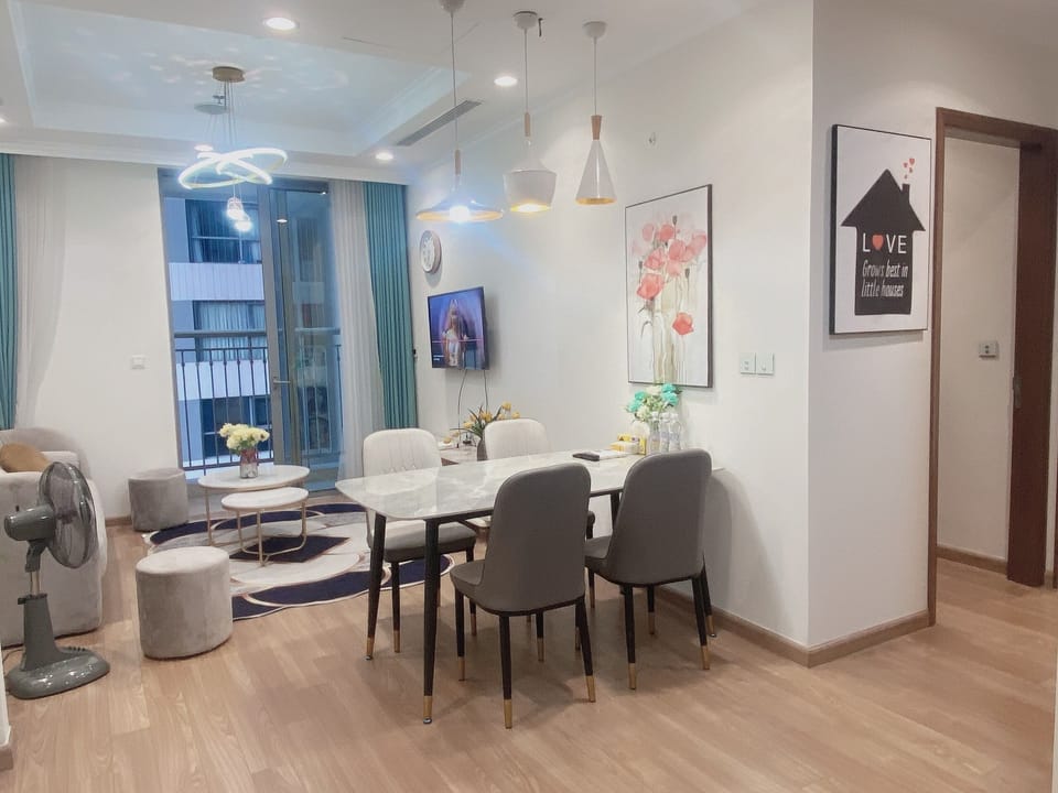 Deluxe Apartment | Living area | Flat-screen TV