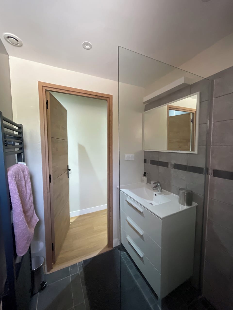 Comfort Room, City View | Bathroom | Bathrobes