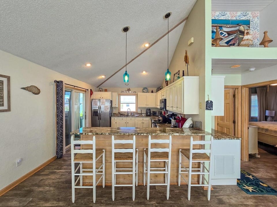 Kitchen, Dine-in Bar 