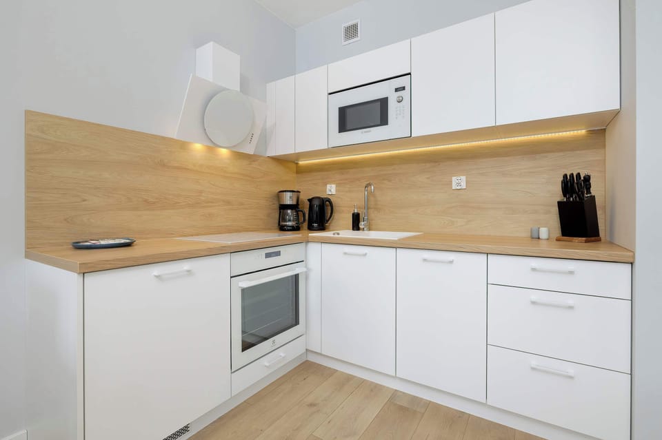 Fully equipped kitchenette. 