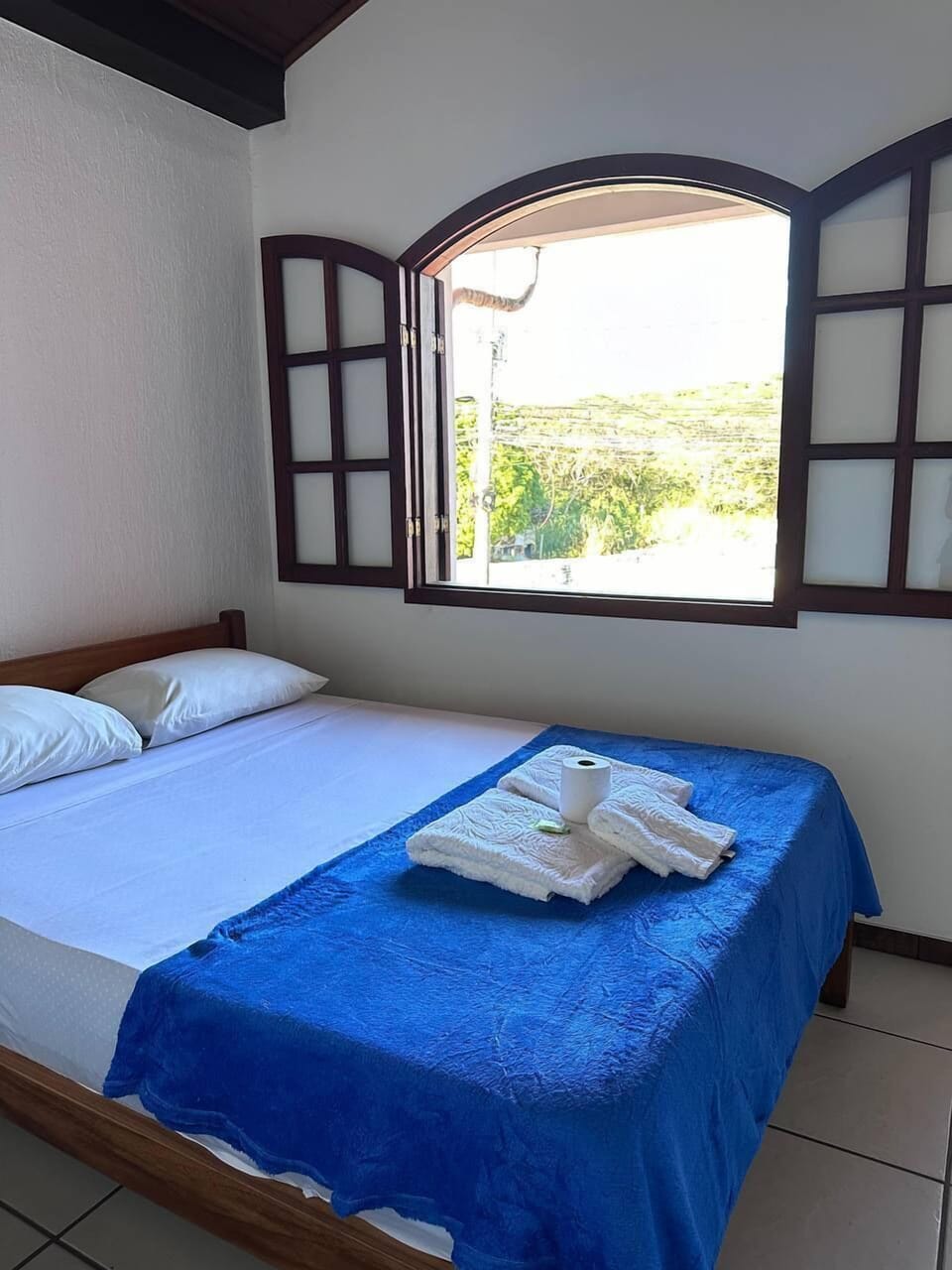 Laptop workspace, iron/ironing board, free WiFi