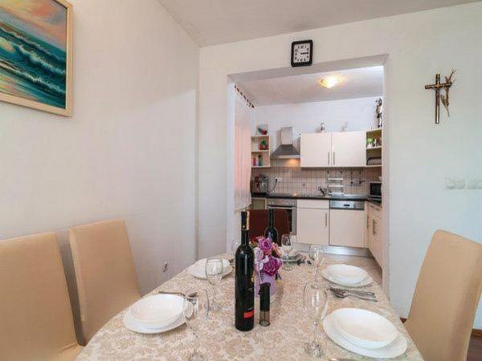 Apartment (Apartment Stipic Omis - Three Bedroom) | Dining room