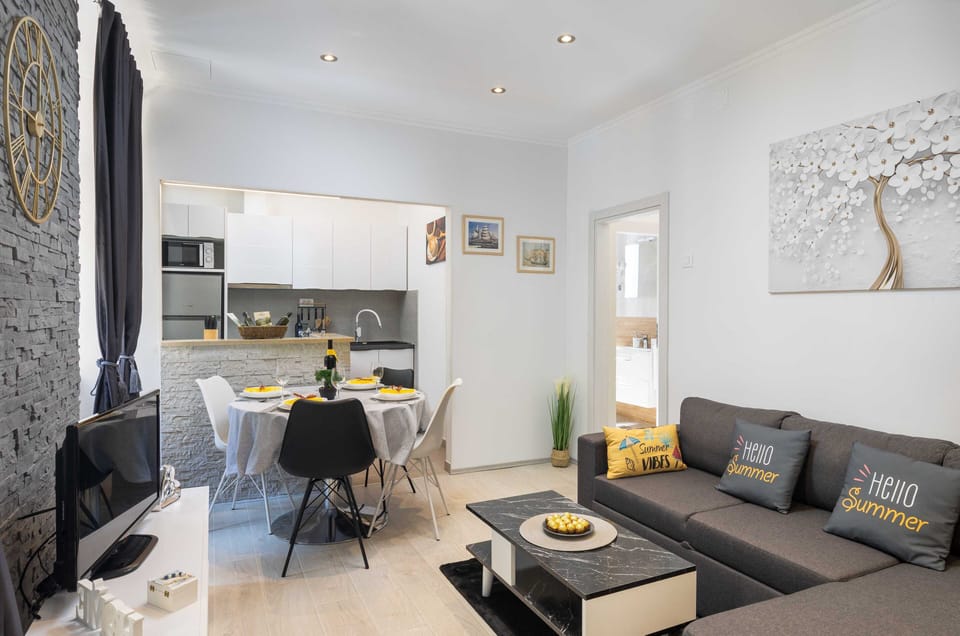 Apartment (One Bedroom Apartment with Terrace) | Living room