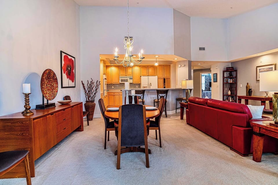 Dining to Kitchen