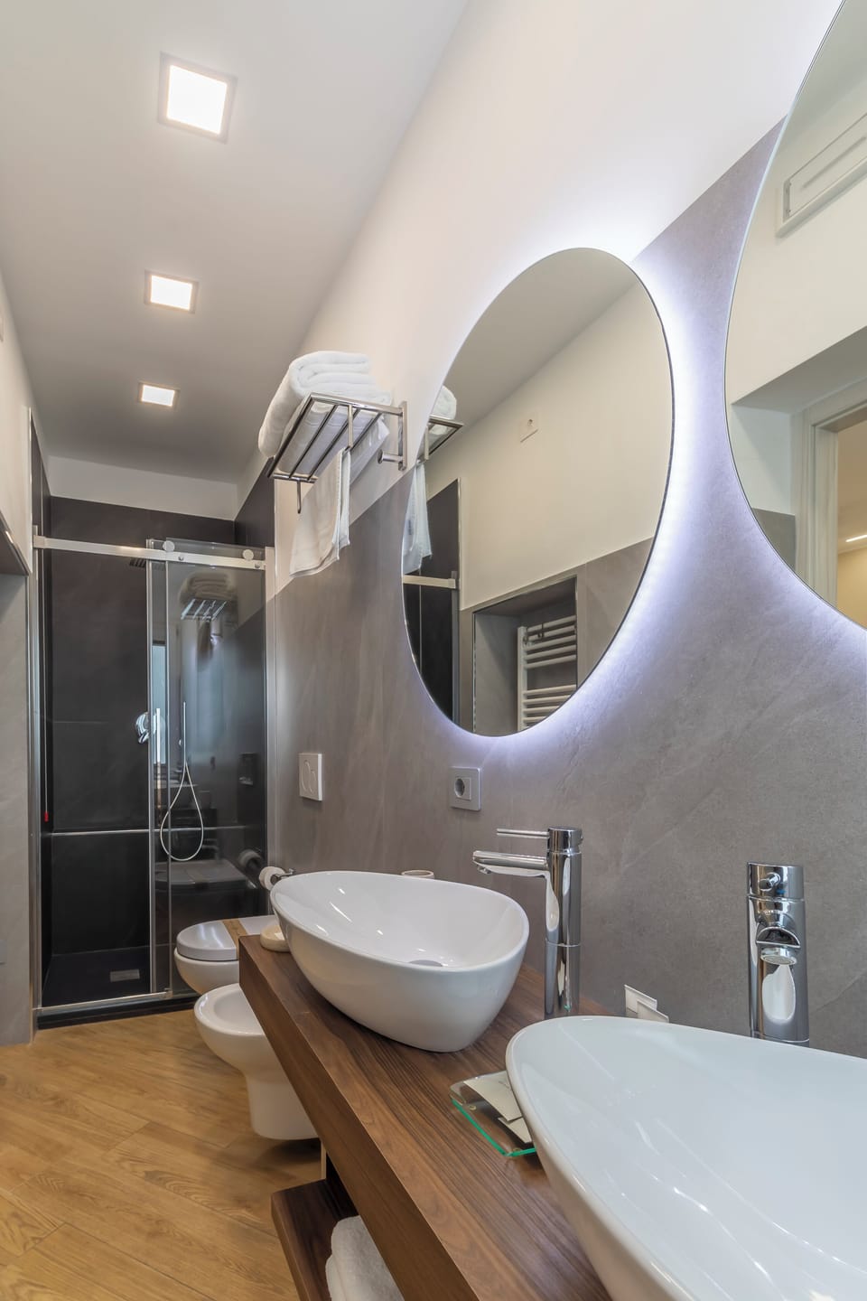 Classic Suite, City View | Bathroom | Shower, rainfall showerhead, designer toiletries, hair dryer