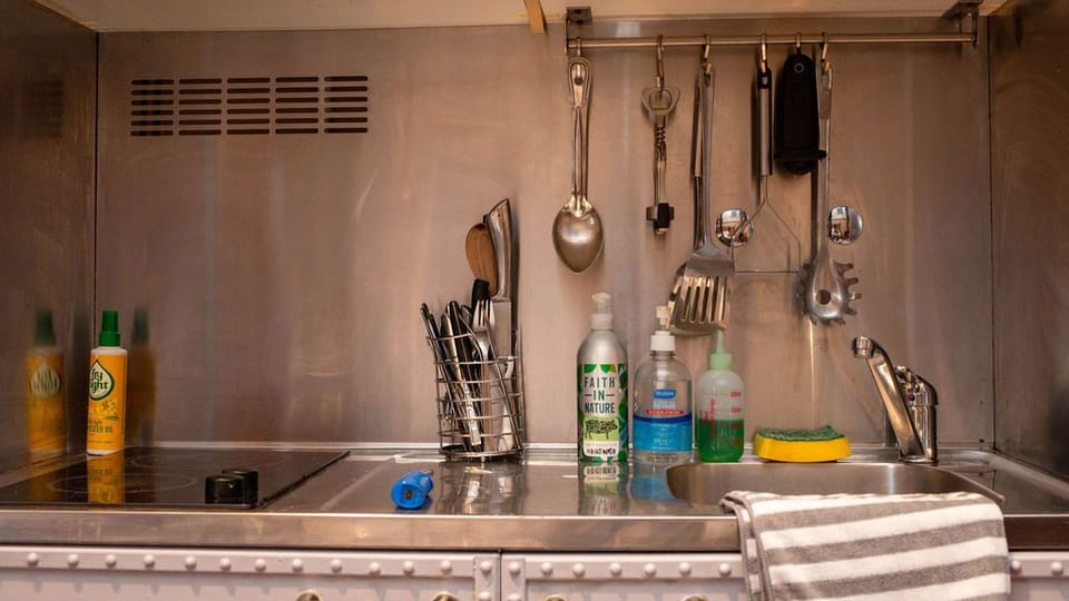 Superior Double or Twin Room, Ensuite, Courtyard View | Private kitchen | Highchair