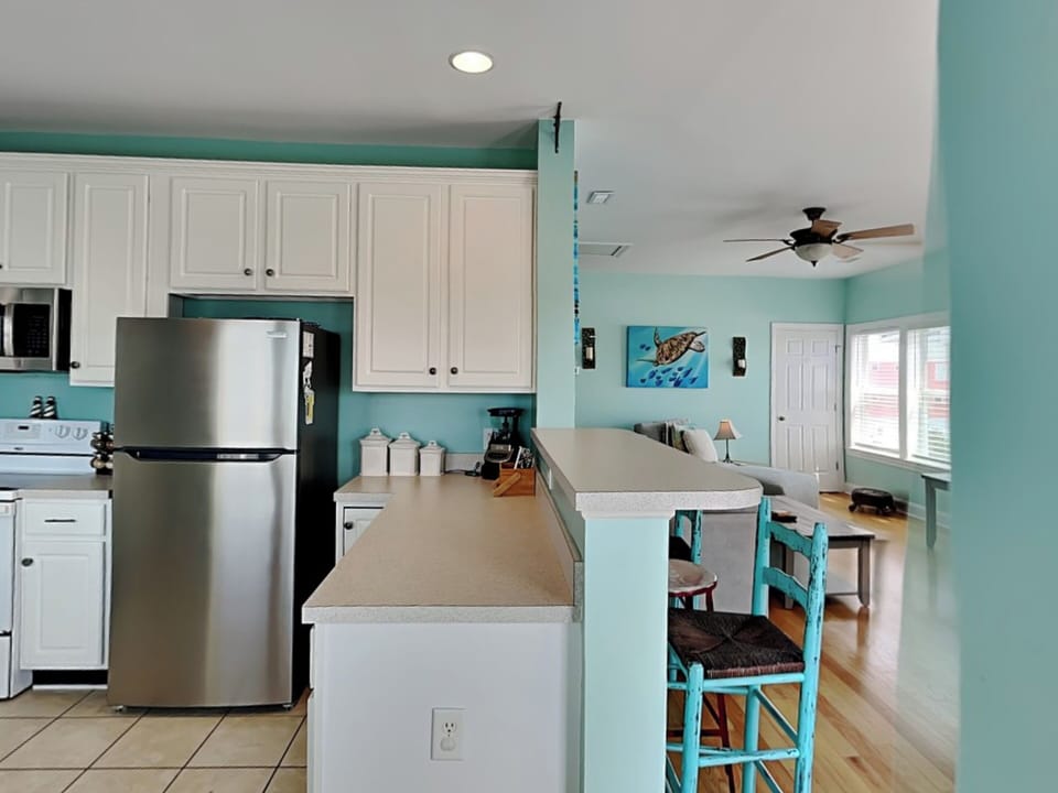 Kitchen with Breakfast Bar