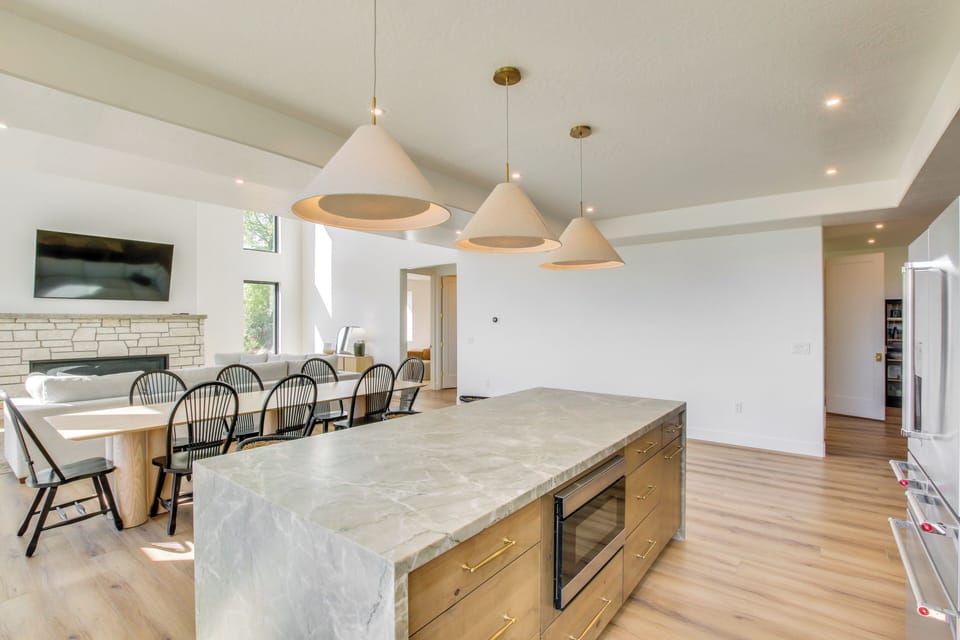 House (6 Bedrooms) | Interior