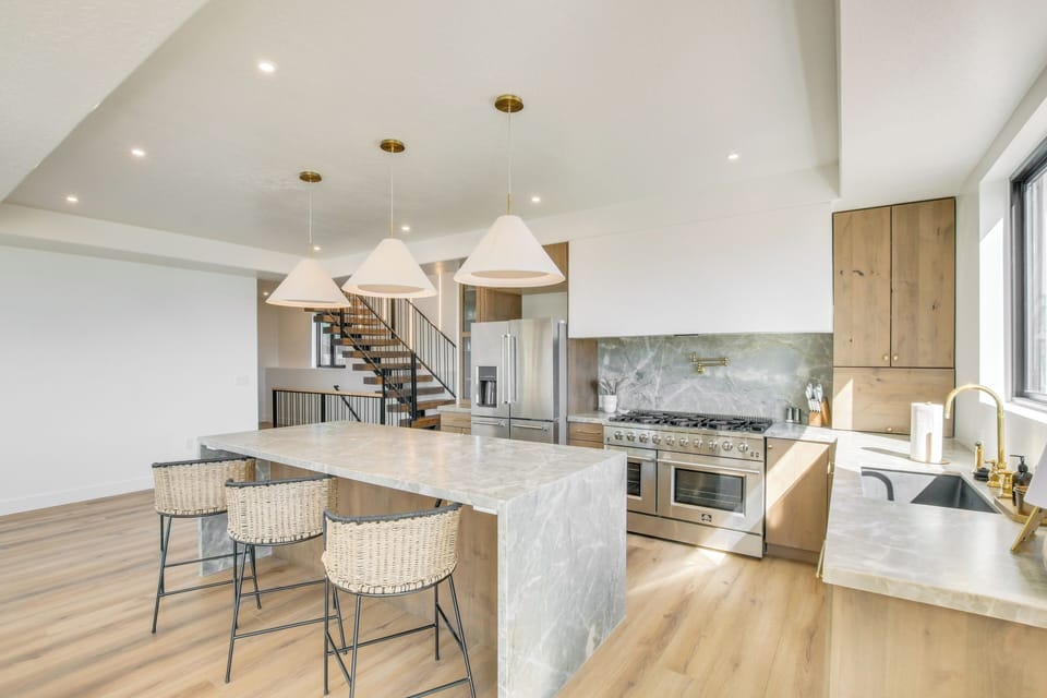 House (6 Bedrooms) | Interior