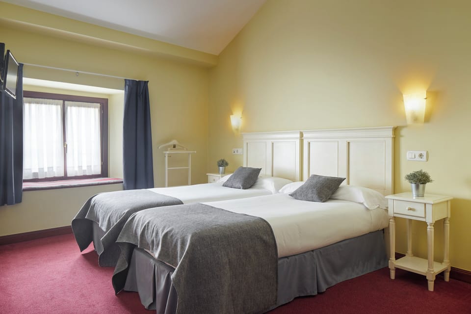 Basic Triple Room | Soundproofing, free WiFi