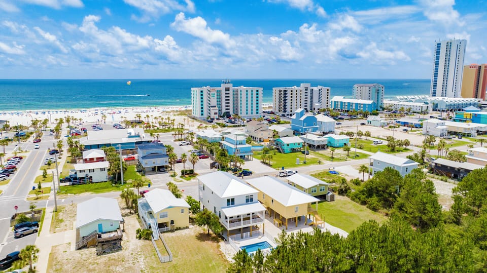 Walk to shops, restaurants and the beach!
