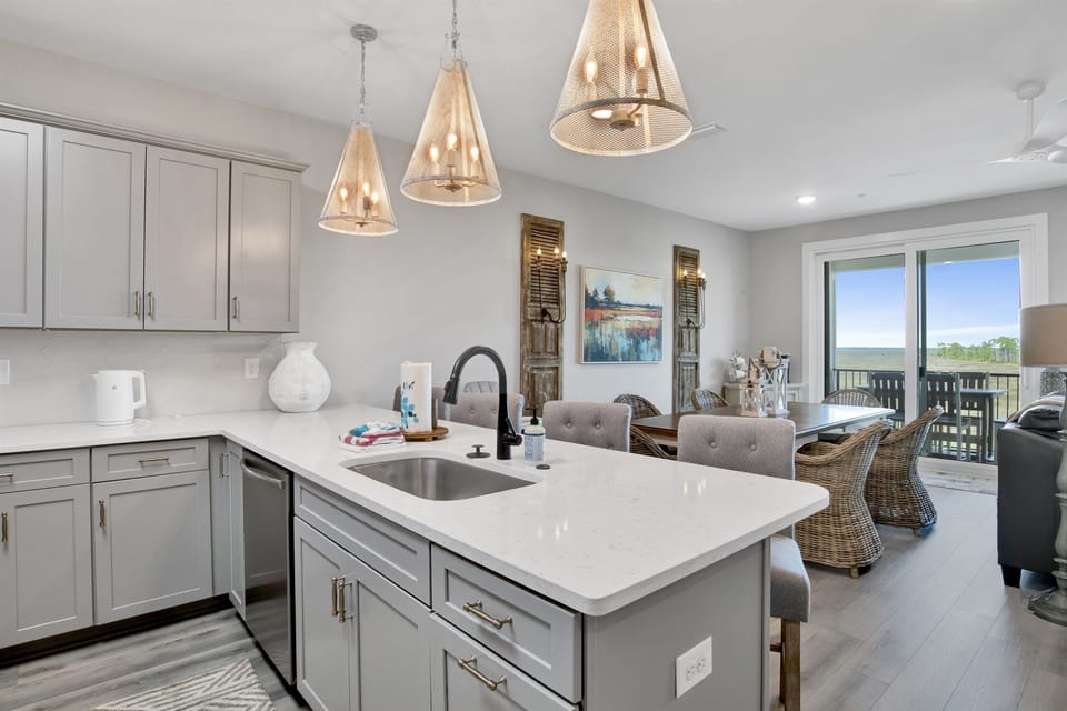 A chic and practical area for preparing meals