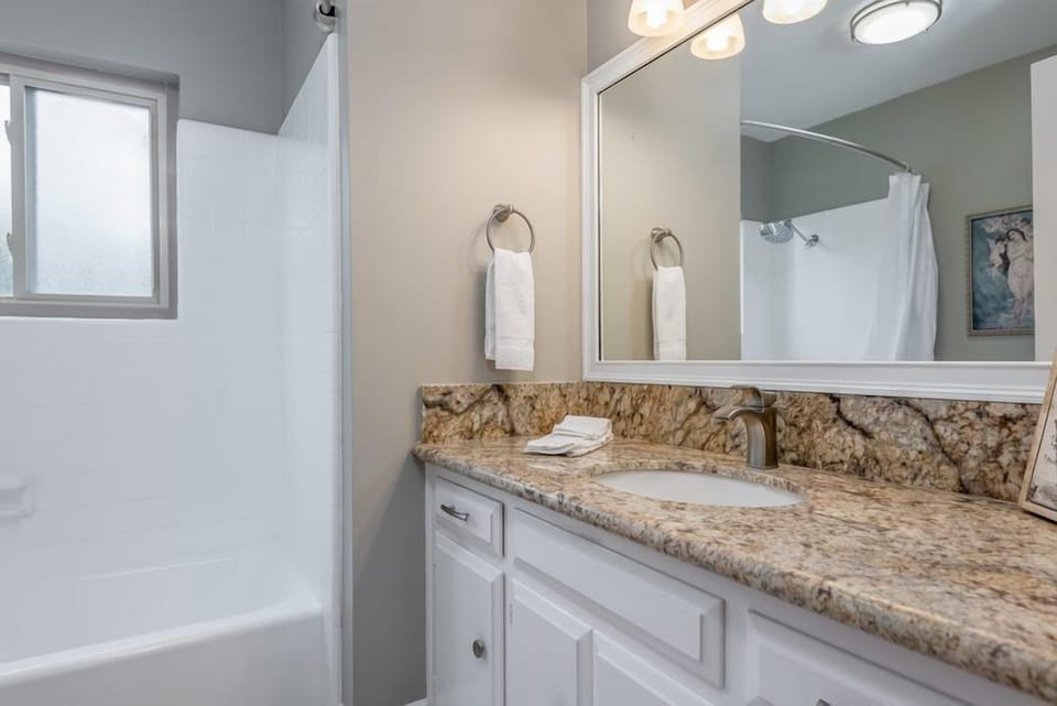221-01111masterbathroom