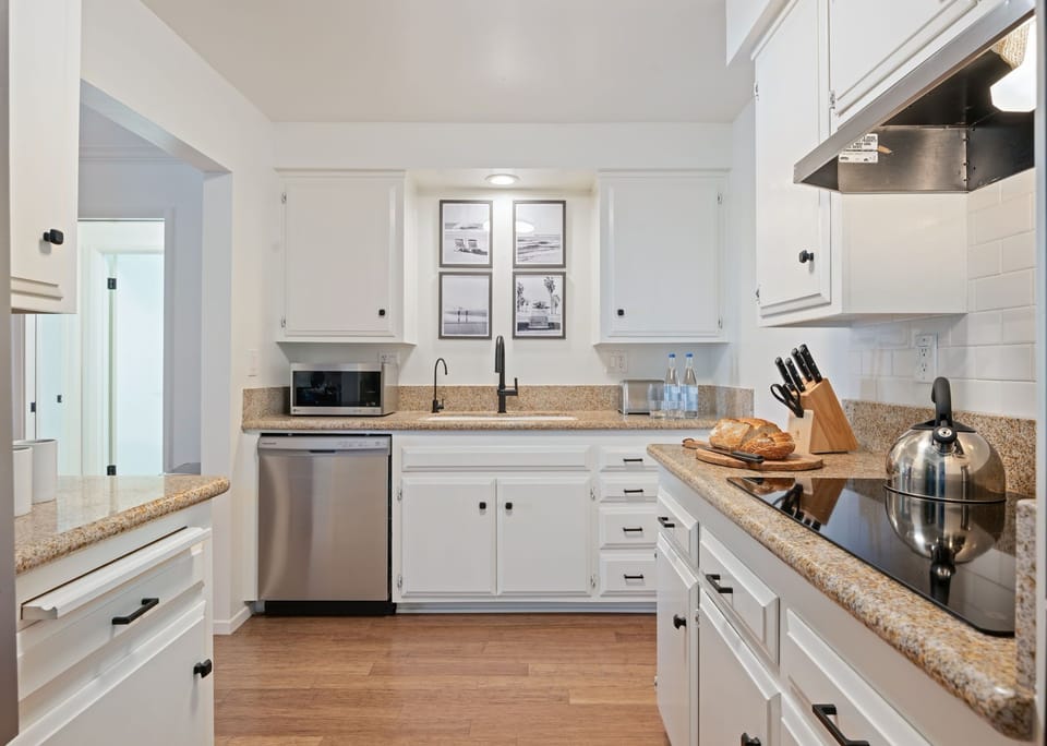 13 - seacliff-shoreline-kitchen