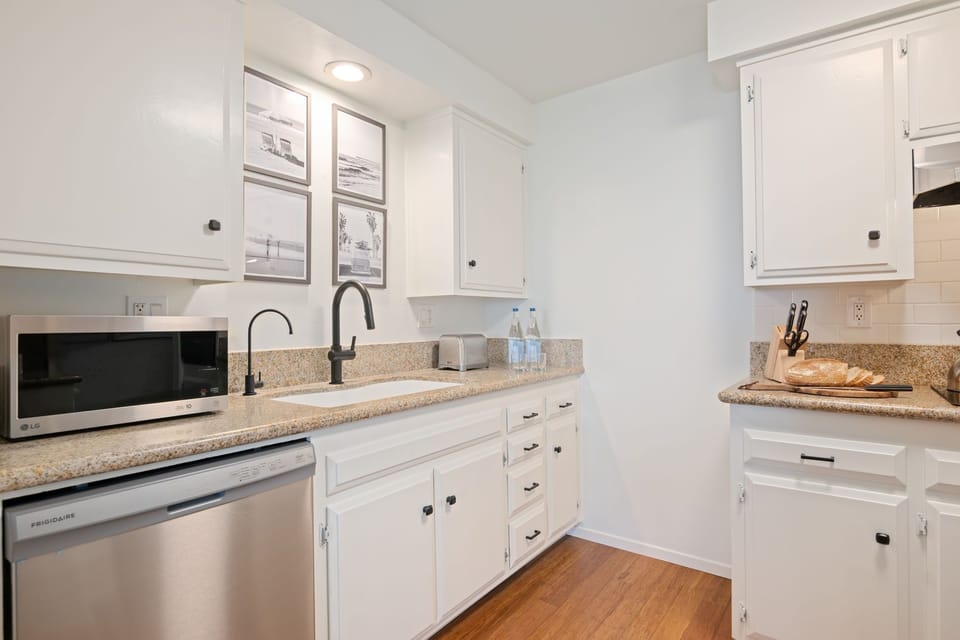 12 - seacliff-shoreline-kitchen