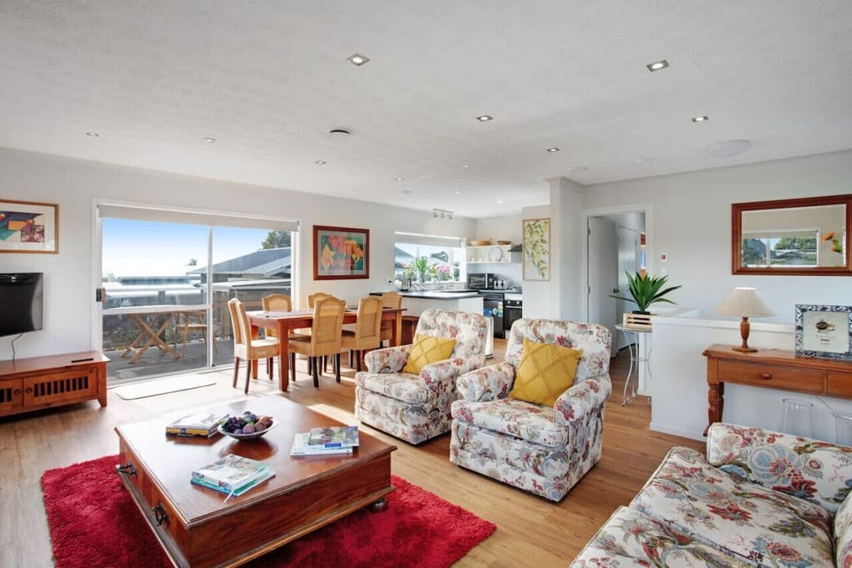 Open-plan living, dining and kitchen area allow for the best cohesive living.