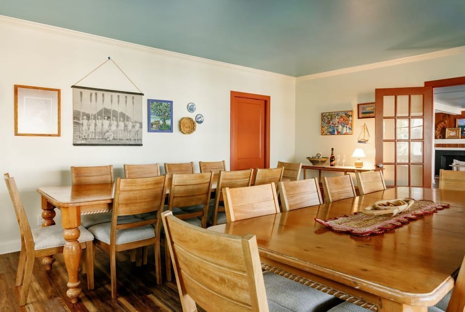 Large dining room area with seating for 20.