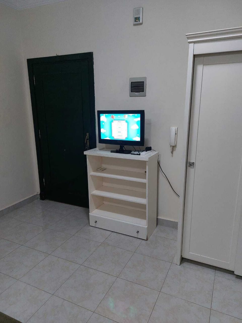 Deluxe Studio, Balcony, Pool View | Iron/ironing board, WiFi