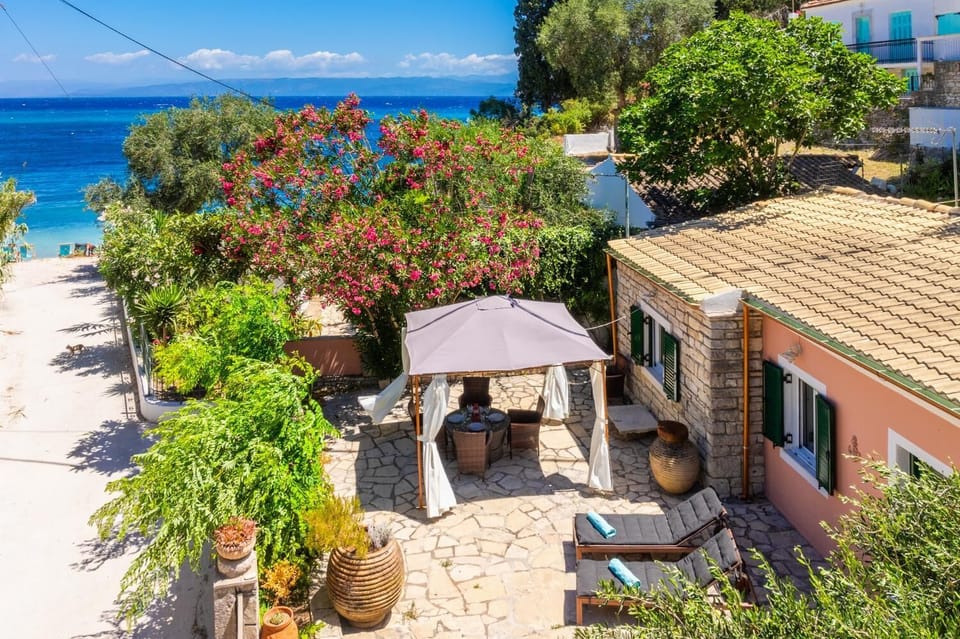 Beautiful cottage with private terrace and sea views