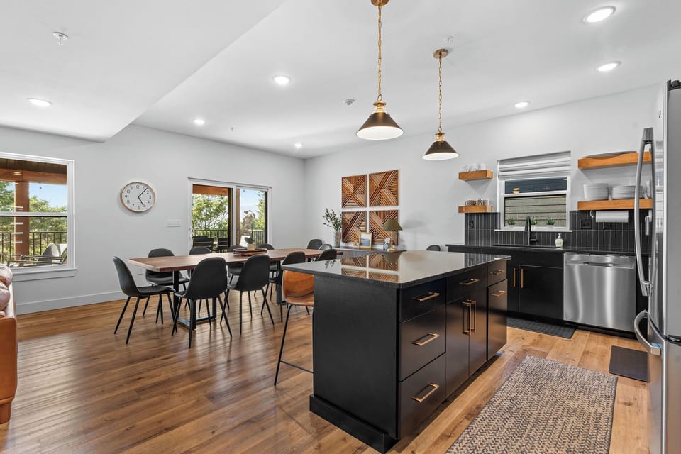 This open-concept home puts you close to the lake, with space designed for making memories together.
