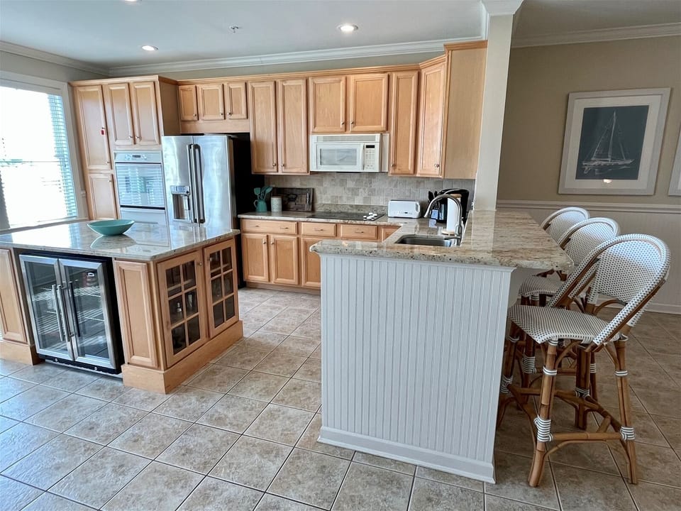 Kitchen Island and Breakfast Bar