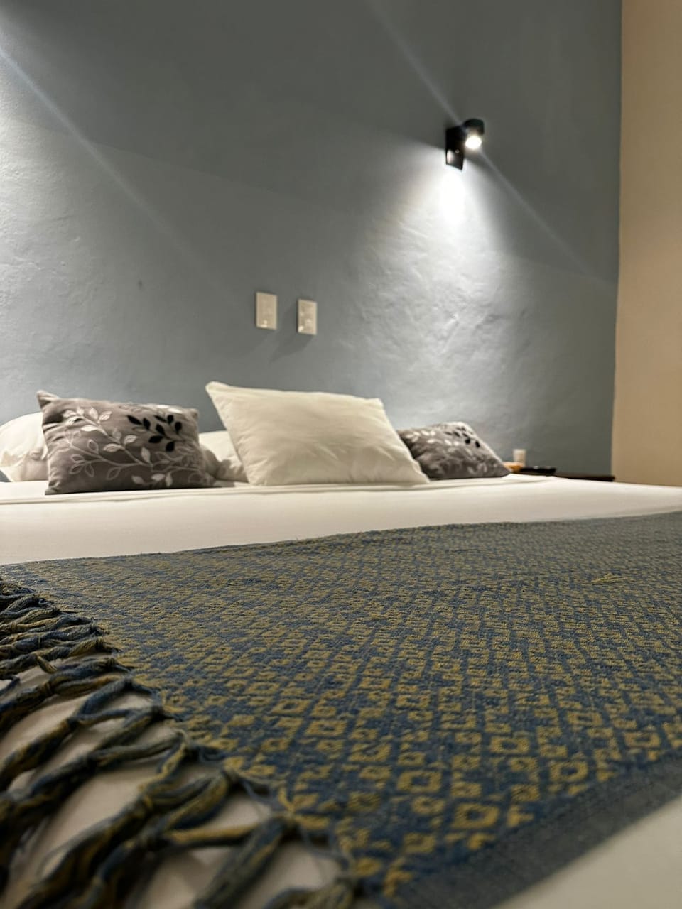 Comfort Room, 1 King Bed | Iron/ironing board (on request), WiFi (free), bed sheets