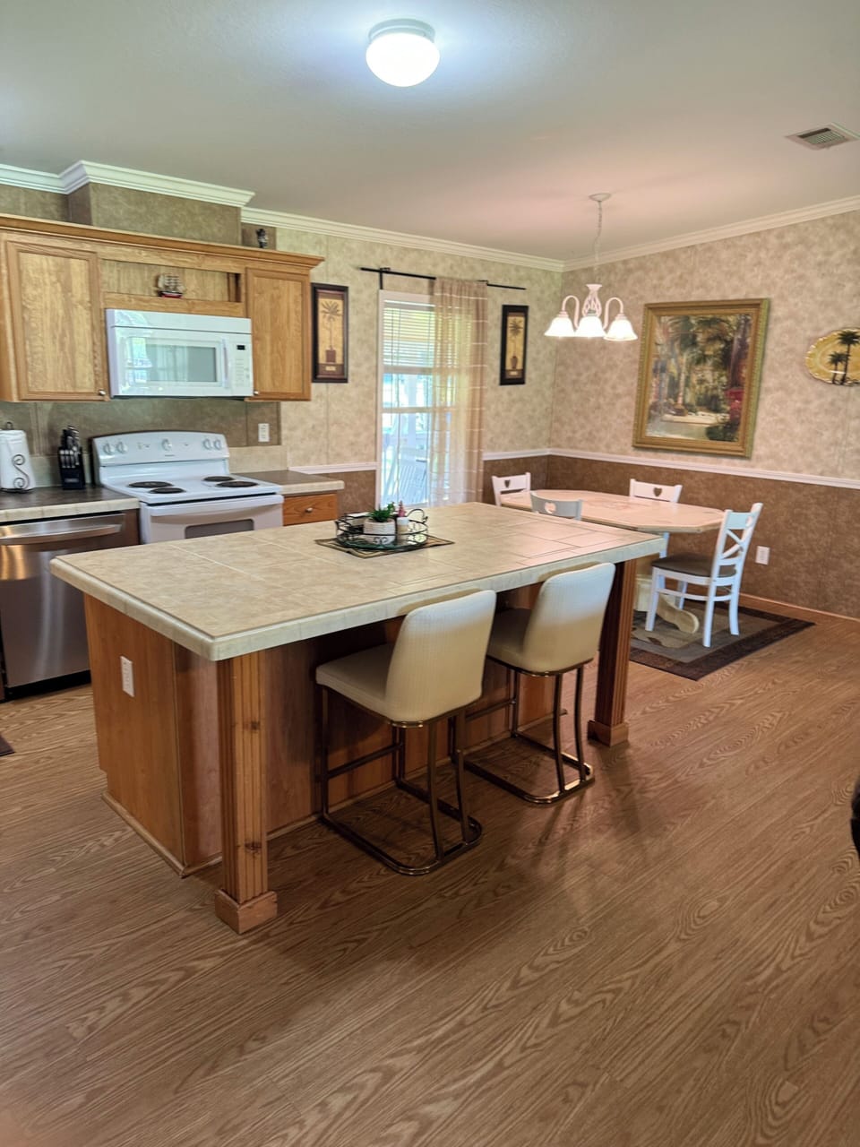 Full kitchen with dining area